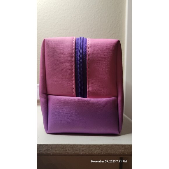 The Creme Shop x Hello Kitty Kawaii Dream Travel Case Limited Edition - Picture 4 of 7